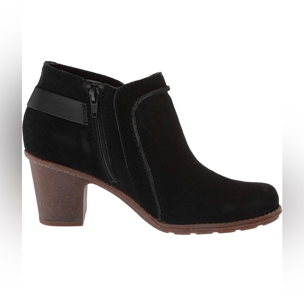 Clarks ankle bootie - black suede - 7.5